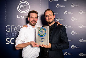 De Nederlandse scaleup Active Cues uit Utrecht heeft met zijn zorginnovatie Tovertafel de EIT Digital Challenge 2018 gewonnen in de categorie Digital Wellbeing.